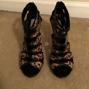 Mix No6 leopard shoes Size 8.5